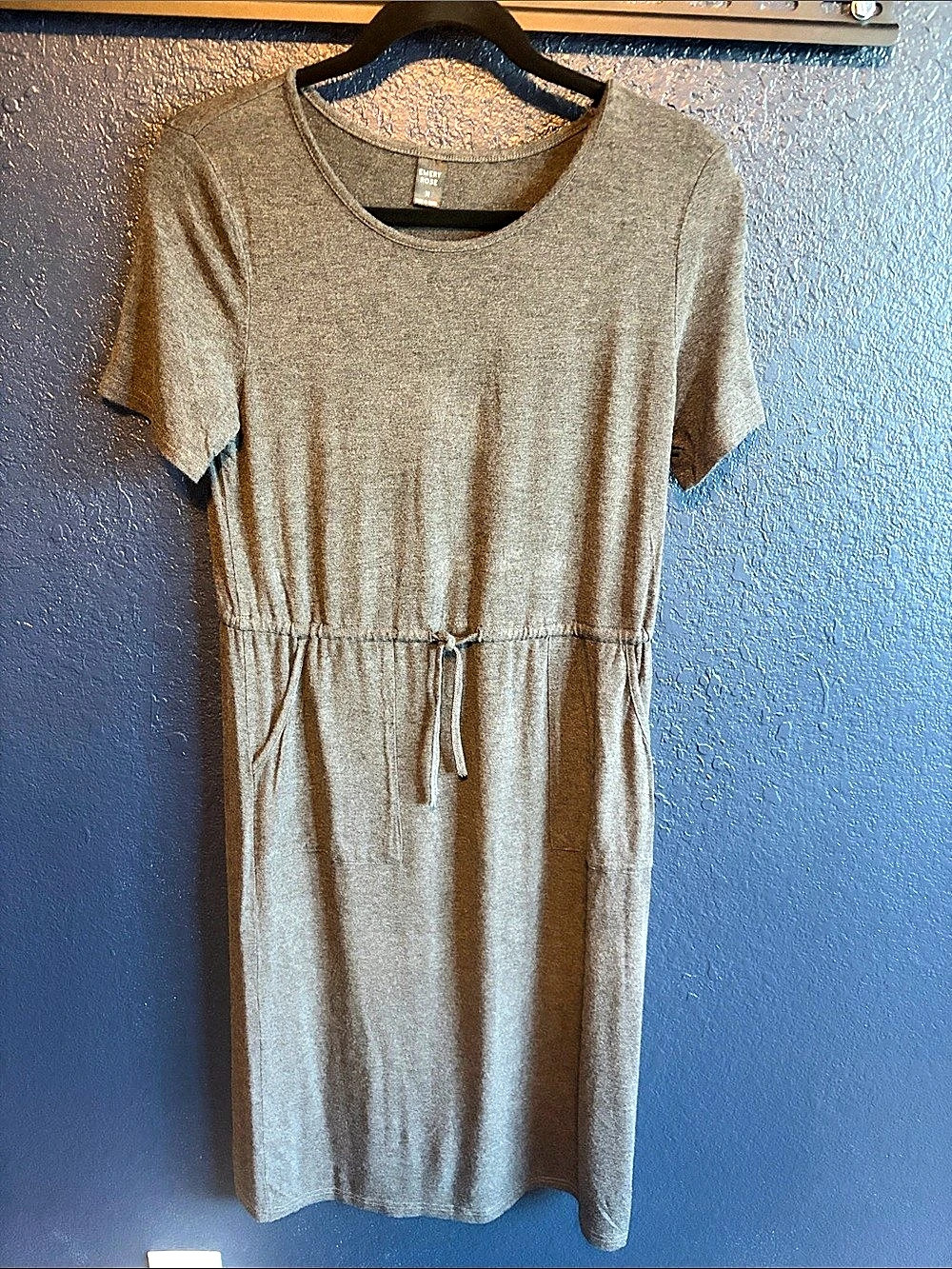 Emery Rose Gray Midi Dress Size Medium Like New